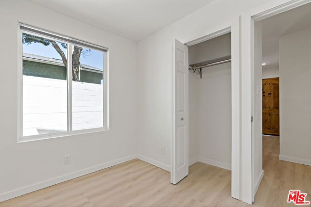 23906 1/2 Darbun Drive, Newhall CA: https://media.crmls.org/mediaz/a1010686-7dc5-4a6d-8873-57e416720bf2.jpg