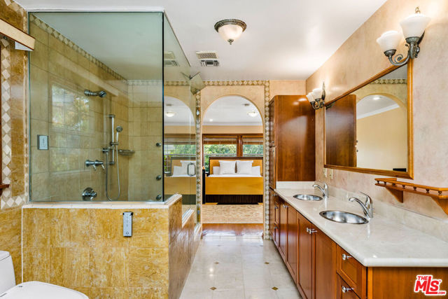 257 S Van Ness Avenue, Los Angeles CA: https://media.crmls.org/mediaz/a1024b63-a2a3-4643-befd-11fda3c2d5b0.jpg
