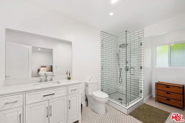 400 Chautauqua Boulevard, Pacific Palisades CA: https://media.crmls.org/mediaz/a102516e-b171-402a-a448-3f68c4a4870a.jpg