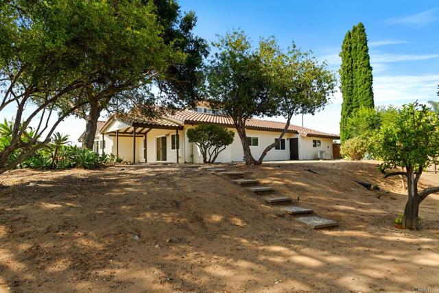 13837 Tam O Shanter Court, Poway CA: https://media.crmls.org/mediaz/a102c52b-55a8-450b-9c4e-d12edb4786fd.jpg