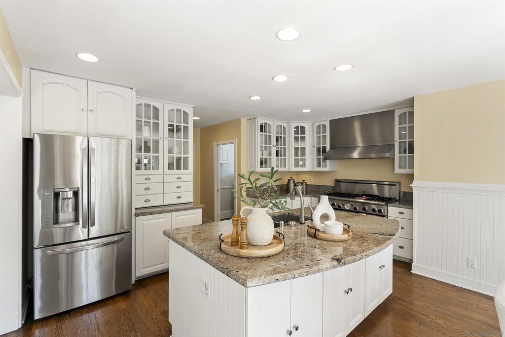 921 Court Way - photo 3