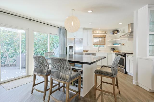 Detail Gallery Image 15 of 63 For 1300 9th St, Coronado,  CA 92118 - 3 Beds | 2 Baths