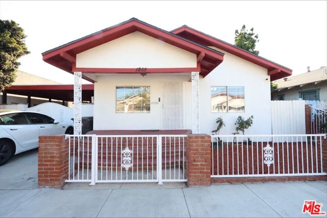 1855 Corinne Avenue, Long Beach CA: https://media.crmls.org/mediaz/a10445f8-ef2d-40dc-8853-dcc45f2bc25f.jpg