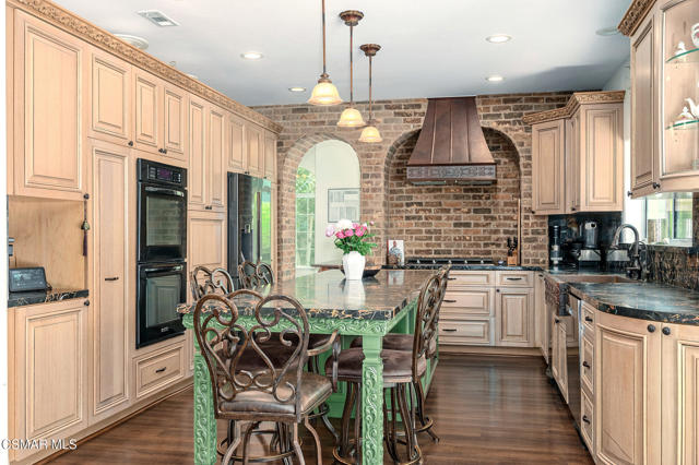 2554 Kirsten Lee Drive, Westlake Village CA: https://media.crmls.org/mediaz/a1048ba2-87a5-4e2f-be32-0021d007c4ef.jpg
