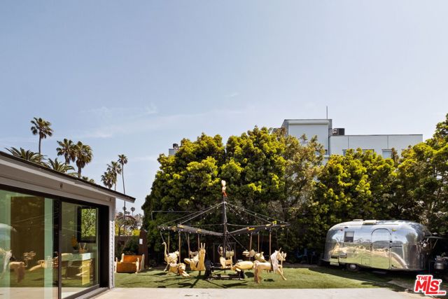 408 Linnie Canal, Venice CA: https://media.crmls.org/mediaz/a104a7e2-4ea9-4be9-adb4-ab86ed1f7c88.jpg