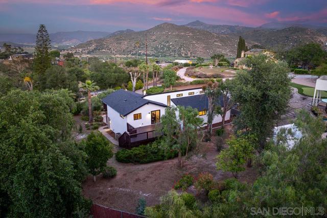 2927 Lawrence Ln, Escondido CA: https://media.crmls.org/mediaz/a105583d-d4ef-4f3a-8eb8-39c0de6e0a11.jpg