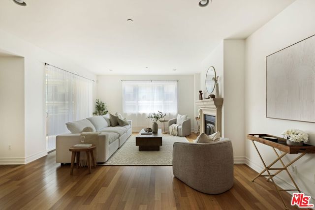 325 Arnaz Drive, Los Angeles CA: https://media.crmls.org/mediaz/a1056466-6127-4cfe-87ad-066f03f9166a.jpg