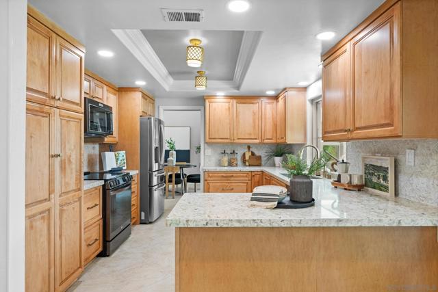 11479 Grassy Trail Dr, San Diego CA: https://media.crmls.org/mediaz/a105d865-f43f-4ddf-8954-c6e0fd51a797.jpg