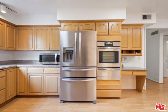 4210 Alcove Avenue, Studio City CA: https://media.crmls.org/mediaz/a107cbef-5d50-45a6-b1fe-b809b92018c6.jpg
