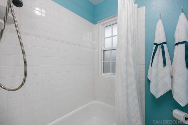 3975 San Gregorio Way, San Diego CA: https://media.crmls.org/mediaz/a107cf7b-f6e4-47d9-965b-3d91addcbcd1.jpg