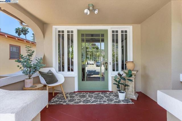 357 Melven Ct, San Leandro CA: https://media.crmls.org/mediaz/a107e3eb-8763-4733-a605-95575a3592d5.jpg