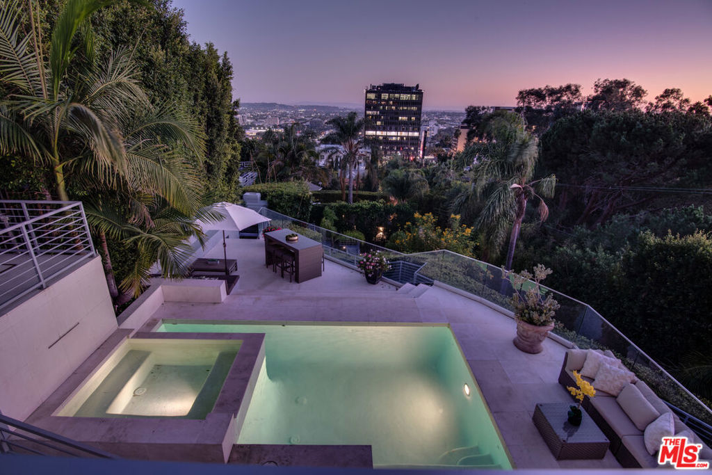 8954 ST IVES Drive — Contemporary