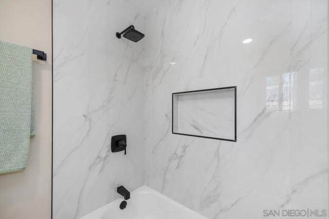 1823 Paseo del Lago, Vista CA: https://media.crmls.org/mediaz/a10842ba-9ad2-4b43-8485-80f109be8383.jpg