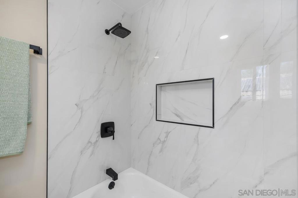 https://media.crmls.org/mediaz/a10842ba-9ad2-4b43-8485-80f109be8383.jpg?preset=X-Large