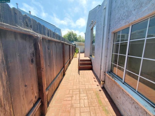 766 38Th St, Richmond CA: https://media.crmls.org/mediaz/a1091976-95bb-4c40-b04b-9820eb6b5224.jpg
