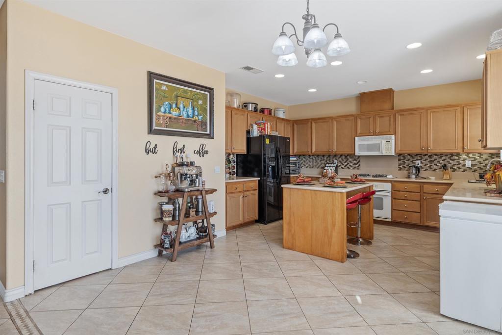 MLS #250042858SD image #9