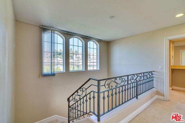 1008 Harbor Crossing Lane, Marina del Rey CA: https://media.crmls.org/mediaz/a109ed6c-cd51-43a6-a735-ad6538c99a5c.jpg