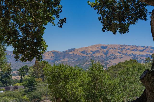 12167 Saddle Road, Carmel Valley CA: https://media.crmls.org/mediaz/a109fb87-a9bb-4149-a24f-65f596042bbe.jpg