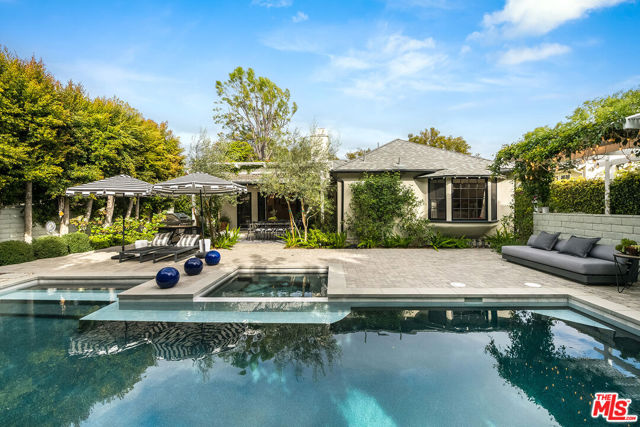 13109 Valley Vista Boulevard, Studio City CA: https://media.crmls.org/mediaz/a10a0f47-4bbd-4971-b374-230cf55f87ba.jpg