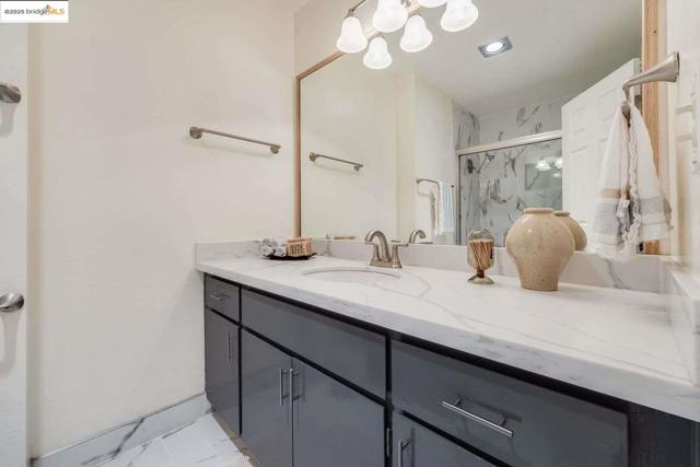 500 Vernon ST, Oakland CA: https://media.crmls.org/mediaz/a10a57f0-7f25-43f3-ac0d-244ce3e02755.jpg