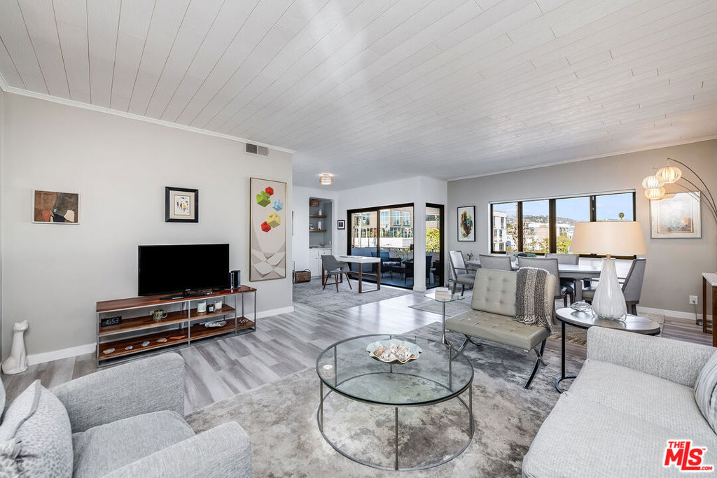 647 Wilcox Avenue #3G