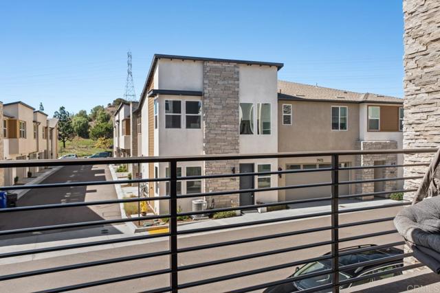 Detail Gallery Image 10 of 63 For 10416 Adamson Way, San Diego,  CA 92126 - 3 Beds | 3/1 Baths