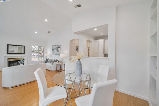 5786 Belleza Dr, Pleasanton CA: https://media.crmls.org/mediaz/a10b1933-7c04-43a6-93f1-e6102c669fe2.jpg