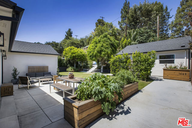 1471 Hill Drive, Los Angeles CA: https://media.crmls.org/mediaz/a10b2e2d-081c-4873-b714-3b6da91bbdd4.jpg