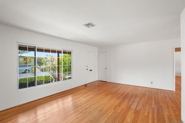 4833 Atlanta Dr., San Diego CA: https://media.crmls.org/mediaz/a10bf1c2-3d08-485a-902f-e857d2345880.jpg