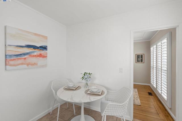 2806 Clay St, Alameda CA: https://media.crmls.org/mediaz/a10c2f5f-e3b4-443e-8160-899562938757.jpg