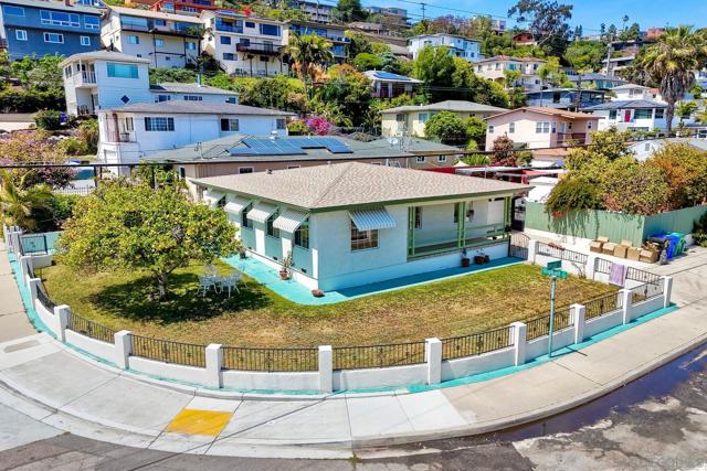 1852 Locust St, San Diego CA: https://media.crmls.org/mediaz/a10c6ff9-41c6-4fee-af30-f47d60f7596f.jpg