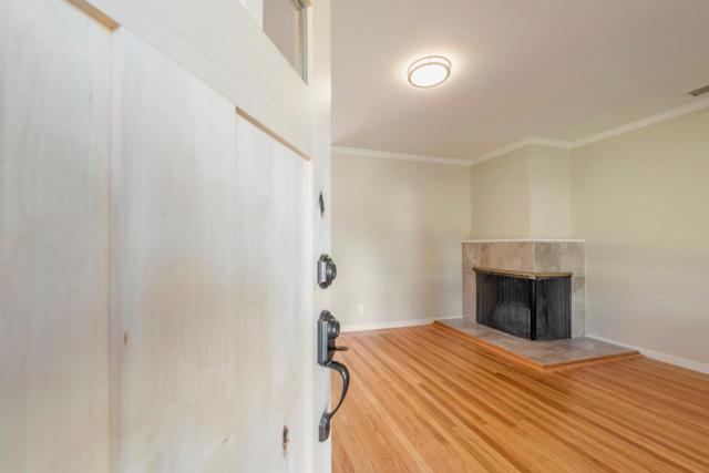 560 6th Avenue, Menlo Park CA: https://media.crmls.org/mediaz/a10cb300-0d36-484a-877a-8b80180beb2b.jpg