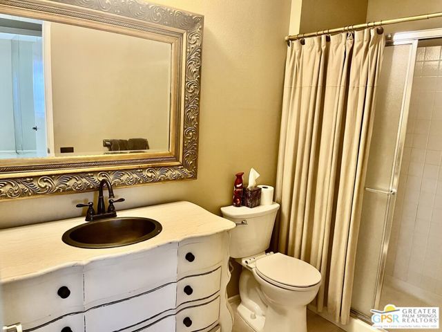 Image 14 of 27 For 40056 Silktree Court
