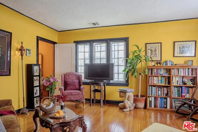 2146 Holly Drive, Los Angeles CA: https://media.crmls.org/mediaz/a10d05d2-b149-4e66-9046-f1bef2914358.jpg