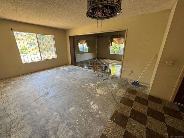 10490 Stanfield Cir, San Diego CA: https://media.crmls.org/mediaz/a10d5403-18aa-4e6a-979d-a4fa462133ef.jpg