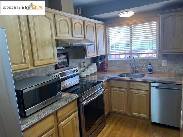 581 Fairway Street, Hayward CA: https://media.crmls.org/mediaz/a10d93e5-da21-4a82-b30b-bb378ad2e10a.jpg