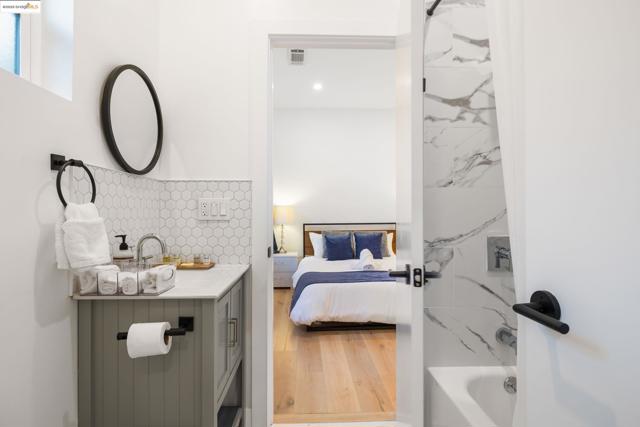 75 Echo Ave, Oakland CA: https://media.crmls.org/mediaz/a10e31b4-f4b9-49f1-baca-1b0308869760.jpg