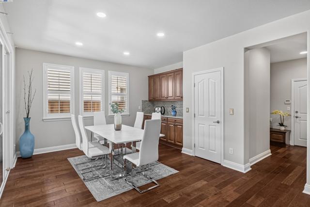 7818 Kennard Ln, San Ramon CA: https://media.crmls.org/mediaz/a10e58d6-0faf-46f8-8910-180dd9911ee7.jpg