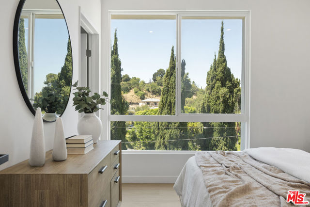 1046 Oban Drive, Los Angeles CA: https://media.crmls.org/mediaz/a10e61e4-0a1a-45c9-a65b-7fa092f72db0.jpg