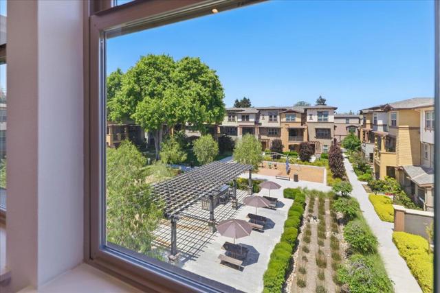 332 Marquetta Circle, Mountain View CA: https://media.crmls.org/mediaz/a10e631e-5e0d-4529-8c77-fa181549f543.jpg