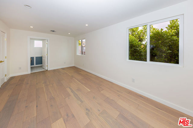 1441 Livonia Avenue, Los Angeles CA: https://media.crmls.org/mediaz/a10e8c86-c7c6-490d-bd5b-88f2c5f251b9.jpg
