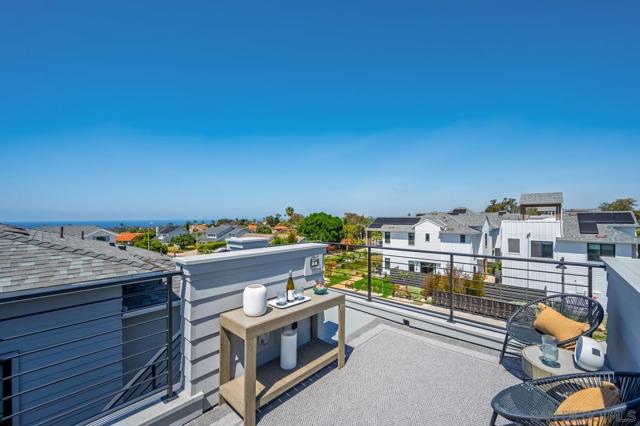 1216 Molara Ln, Encinitas CA: https://media.crmls.org/mediaz/a10e9393-a683-4424-bb87-e0cedbeffbc5.jpg