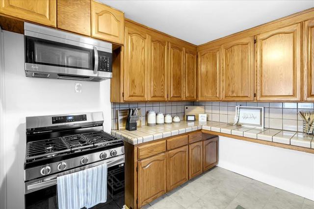 1140 Palm Avenue, Seaside CA: https://media.crmls.org/mediaz/a10ec0de-6eda-4f18-83ca-08a77a20cc66.jpg
