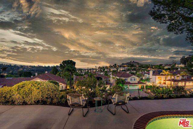 3458 Malaga Court, Calabasas CA: https://media.crmls.org/mediaz/a10ecb52-3a0f-43fd-bb95-32ef946ad999.jpg