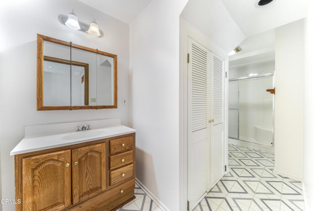 5028 El Adobe Lane, La Crescenta CA: https://media.crmls.org/mediaz/a10f1bb1-dad6-4f37-a65d-6322c7db06eb.jpg
