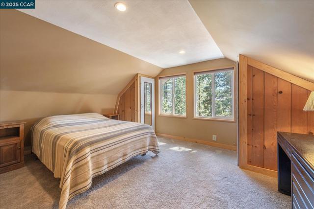 12255 Sierra Dr, Truckee CA: https://media.crmls.org/mediaz/a10f24f5-cc06-468f-92d9-a1da5c3c8e88.jpg