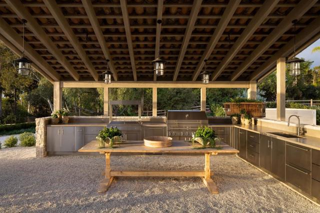 17845 Via de Fortuna, Rancho Santa Fe CA: https://media.crmls.org/mediaz/a10f6602-a9ef-4768-9ee2-f67a247edf13.jpg