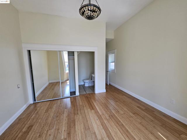 2825 Market St, Oakland CA: https://media.crmls.org/mediaz/a10feefd-210d-4082-8ee3-89720bd12746.jpg