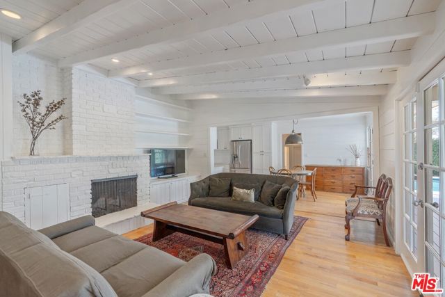 5705 Sunnyslope Avenue, Valley Glen CA: https://media.crmls.org/mediaz/a110366d-d8b6-44c5-8000-627f07926c0a.jpg