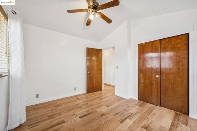 9090 Castlewood St, Oakland CA: https://media.crmls.org/mediaz/a110bde4-8382-466d-adc3-500b854b5837.jpg